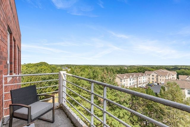 160 Burkhall St 604, Weymouth, MA 02190