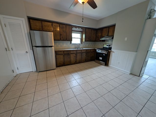 162 Rockland St, Fall River, MA 02724
