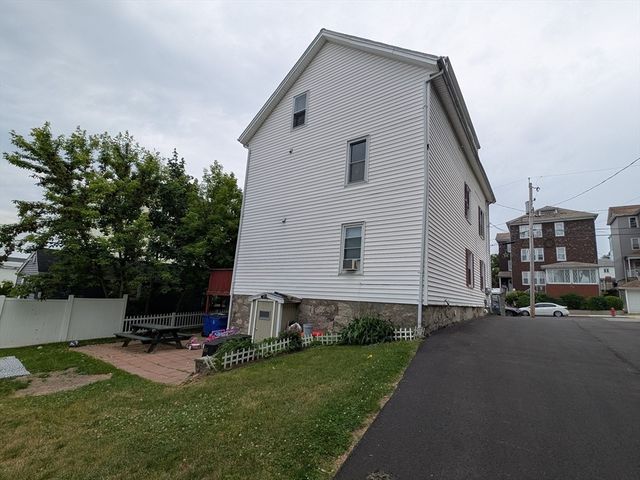 162 Rockland St, Fall River, MA 02724
