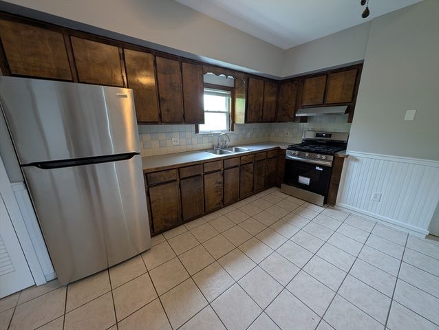 162 Rockland St, Fall River, MA 02724
