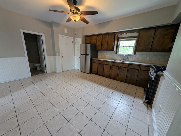 162 Rockland St, Fall River, MA 02724