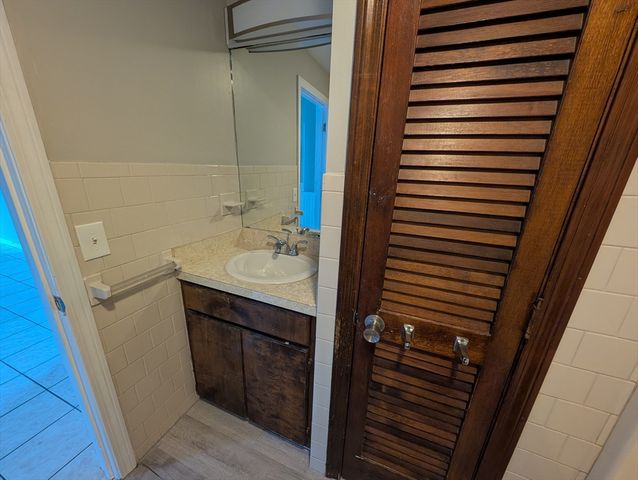 162 Rockland St, Fall River, MA 02724