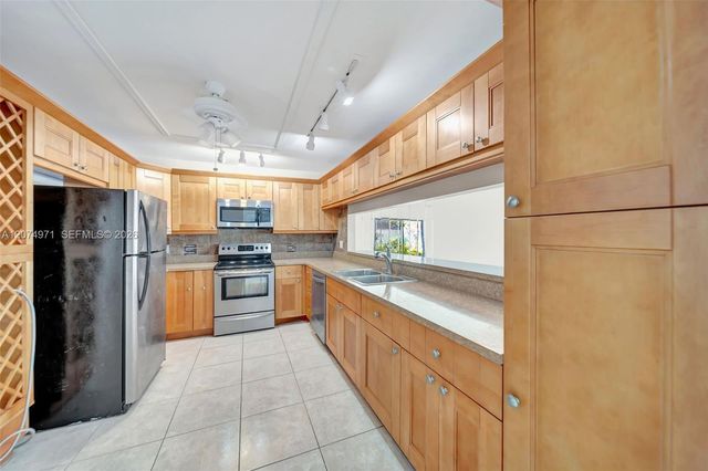 5223 Gate Lake Road 5223, Tamarac, FL 33319