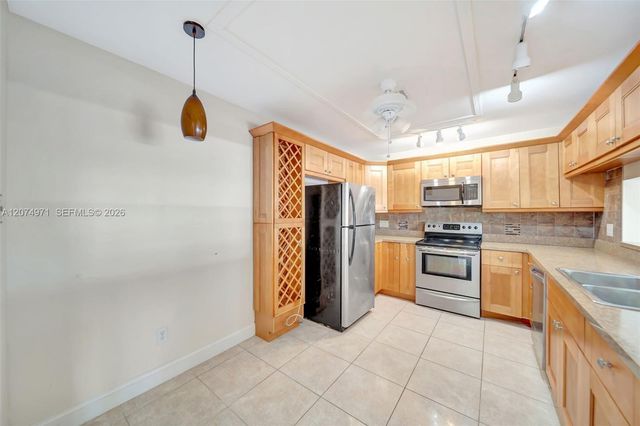 5223 Gate Lake Road 5223, Tamarac, FL 33319