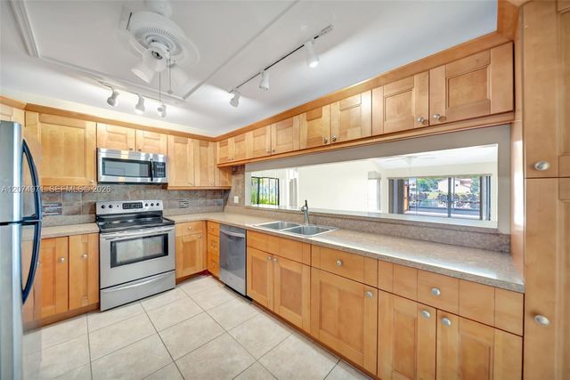 5223 Gate Lake Road 5223, Tamarac, FL 33319