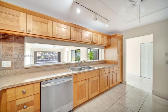 5223 Gate Lake Road 5223, Tamarac, FL 33319