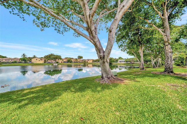 5223 Gate Lake Road 5223, Tamarac, FL 33319