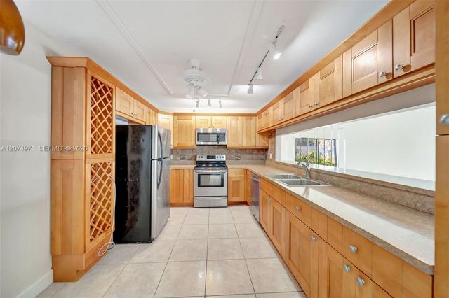 5223 Gate Lake Road 5223, Tamarac, FL 33319