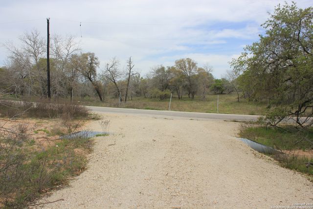 818 Encino Way, Natalia, TX 78059