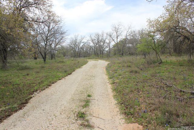 818 Encino Way, Natalia, TX 78059