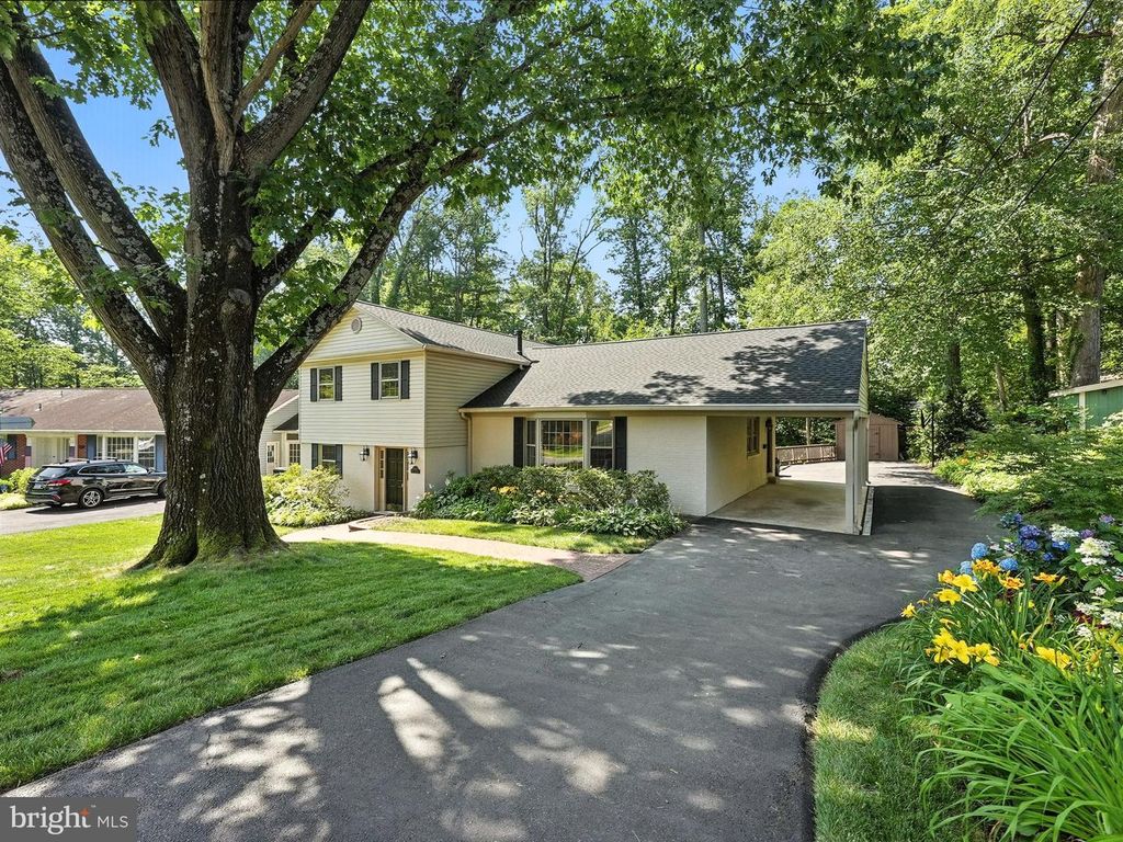 8201 BRIAR CREEK DR, Annandale, VA 22003