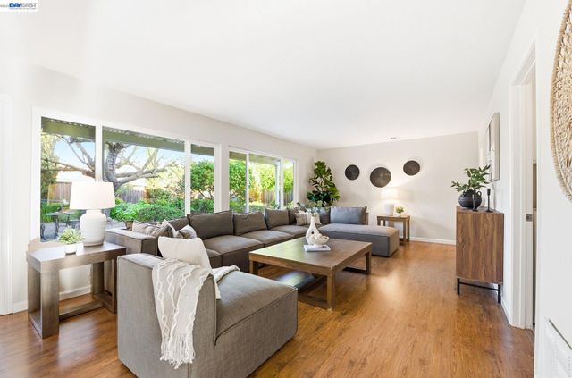 8092 Olympic Ct, Newark, CA 94560