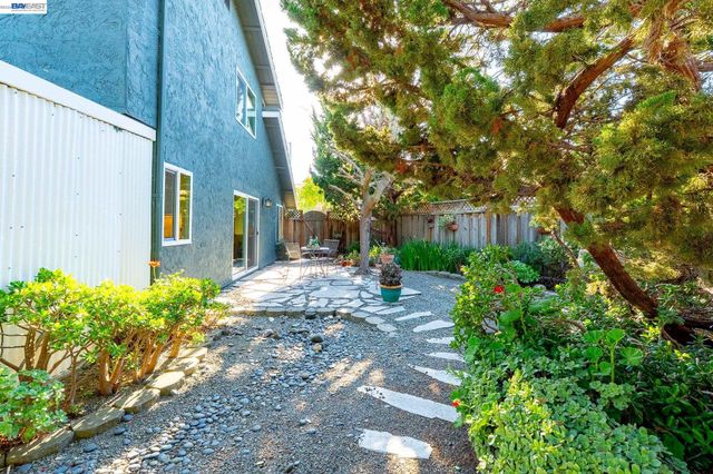 8092 Olympic Ct, Newark, CA 94560