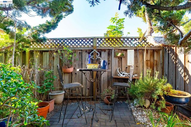 8092 Olympic Ct, Newark, CA 94560