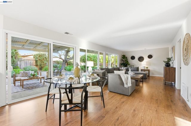 8092 Olympic Ct, Newark, CA 94560