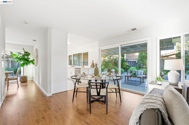 8092 Olympic Ct, Newark, CA 94560