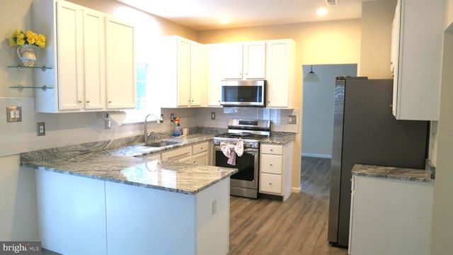 77 CREEKWOOD DR, Bordentown, NJ 08505