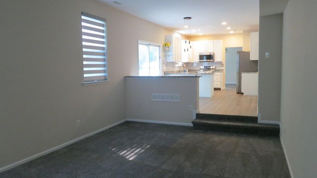 77 CREEKWOOD DR, Bordentown, NJ 08505