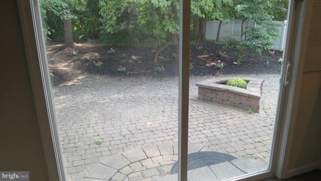 77 CREEKWOOD DR, Bordentown, NJ 08505