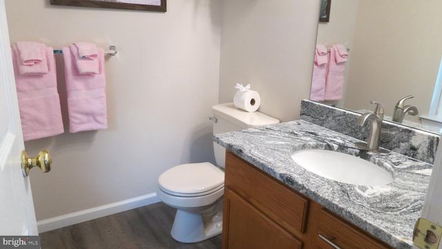 77 CREEKWOOD DR, Bordentown, NJ 08505