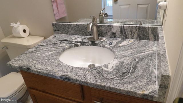 77 CREEKWOOD DR, Bordentown, NJ 08505