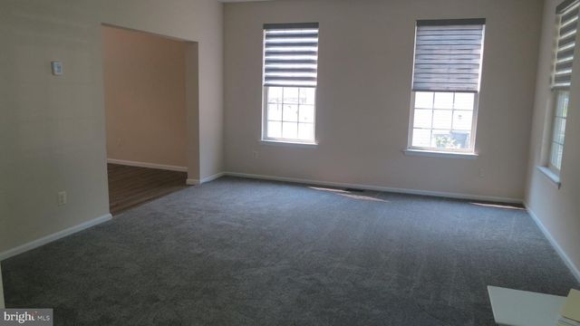 77 CREEKWOOD DR, Bordentown, NJ 08505