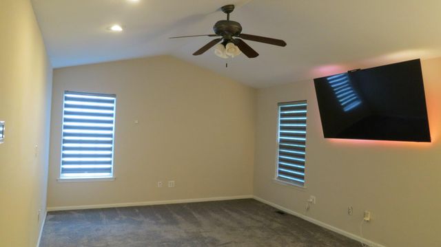 77 CREEKWOOD DR, Bordentown, NJ 08505