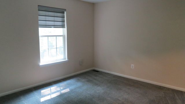 77 CREEKWOOD DR, Bordentown, NJ 08505