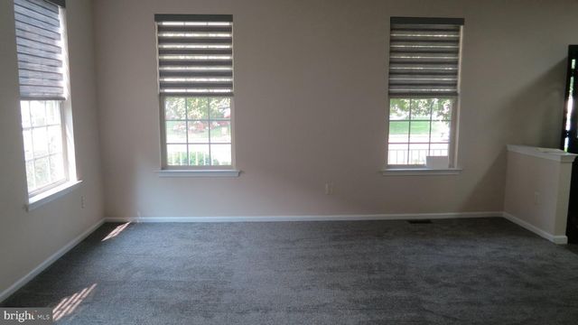 77 CREEKWOOD DR, Bordentown, NJ 08505