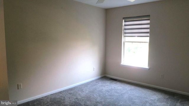 77 CREEKWOOD DR, Bordentown, NJ 08505