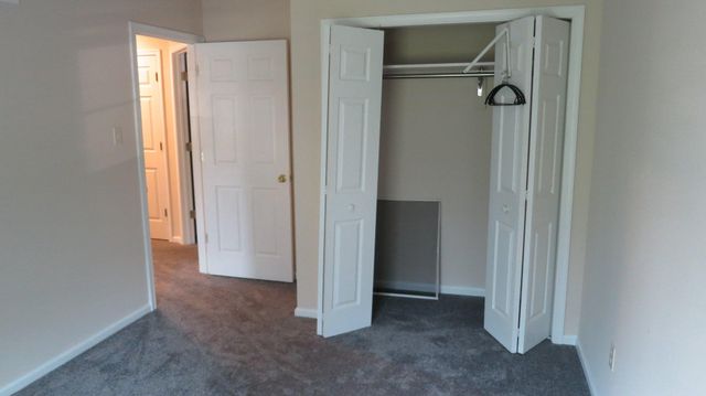 77 CREEKWOOD DR, Bordentown, NJ 08505