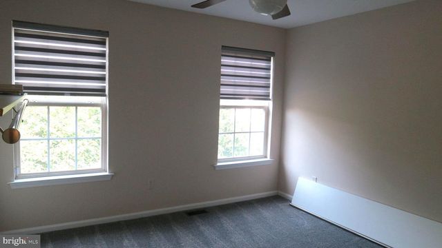 77 CREEKWOOD DR, Bordentown, NJ 08505