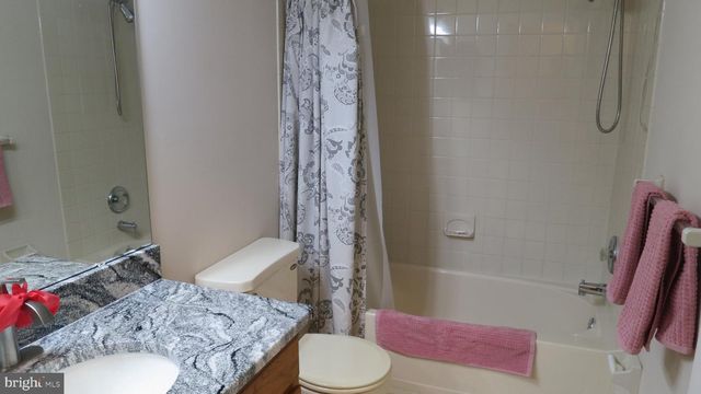 77 CREEKWOOD DR, Bordentown, NJ 08505