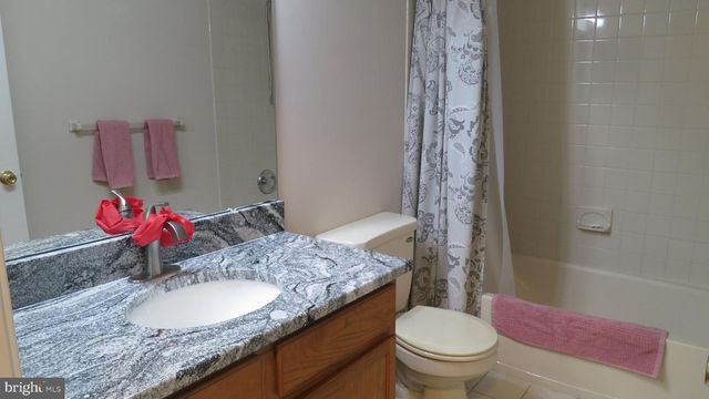 77 CREEKWOOD DR, Bordentown, NJ 08505