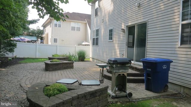 77 CREEKWOOD DR, Bordentown, NJ 08505