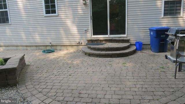 77 CREEKWOOD DR, Bordentown, NJ 08505