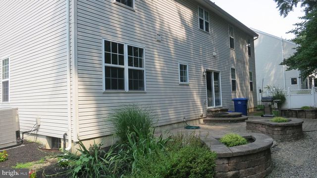 77 CREEKWOOD DR, Bordentown, NJ 08505