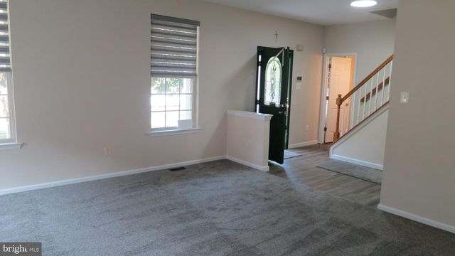 77 CREEKWOOD DR, Bordentown, NJ 08505
