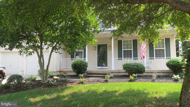 77 CREEKWOOD DR, Bordentown, NJ 08505