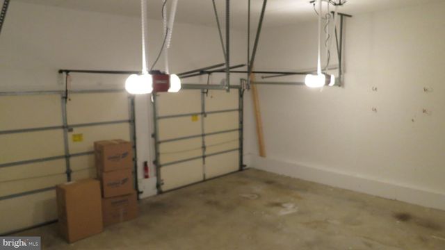 77 CREEKWOOD DR, Bordentown, NJ 08505
