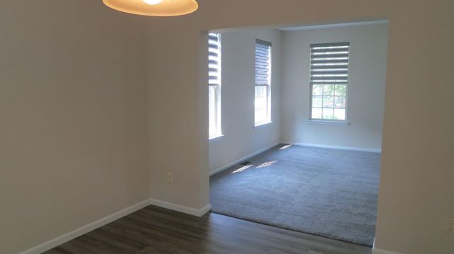 77 CREEKWOOD DR, Bordentown, NJ 08505