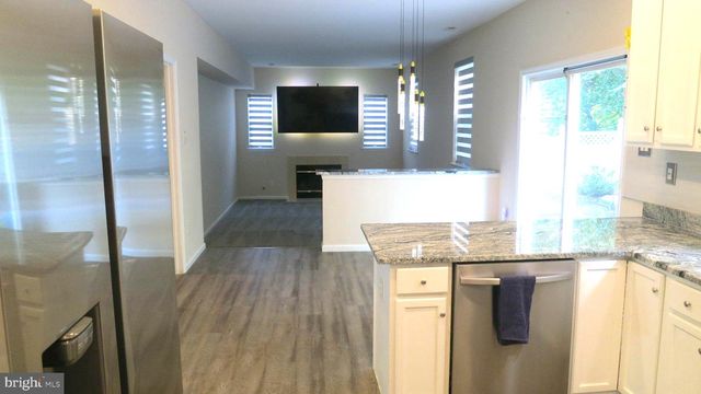 77 CREEKWOOD DR, Bordentown, NJ 08505