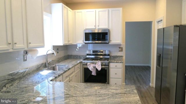 77 CREEKWOOD DR, Bordentown, NJ 08505