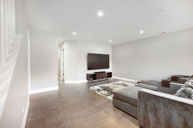 1456 N Western Avenue 1, Chicago, IL 60622