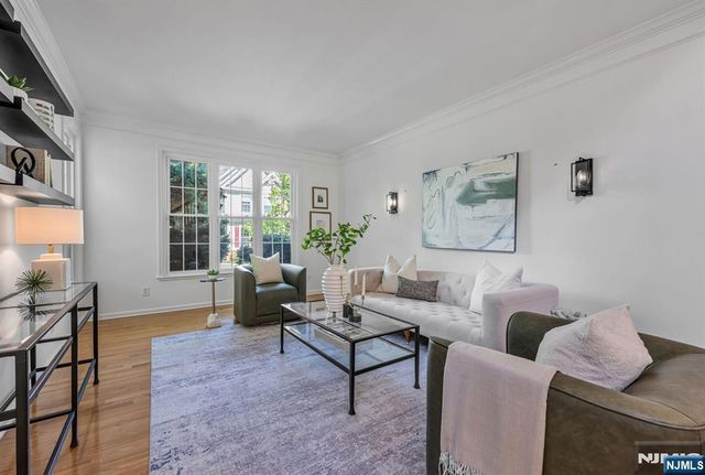 17 Crooked Hill, Oakland, NJ 07436