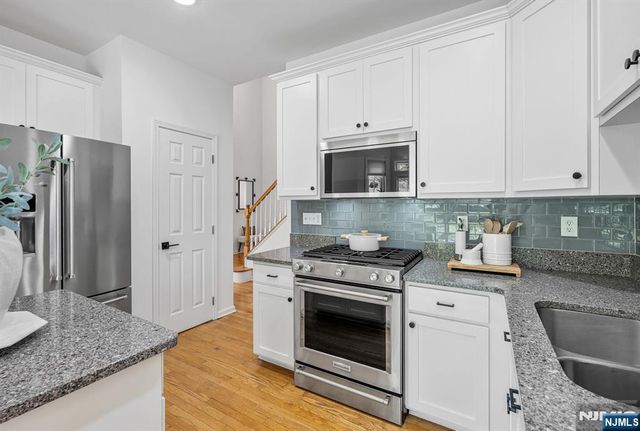 17 Crooked Hill, Oakland, NJ 07436