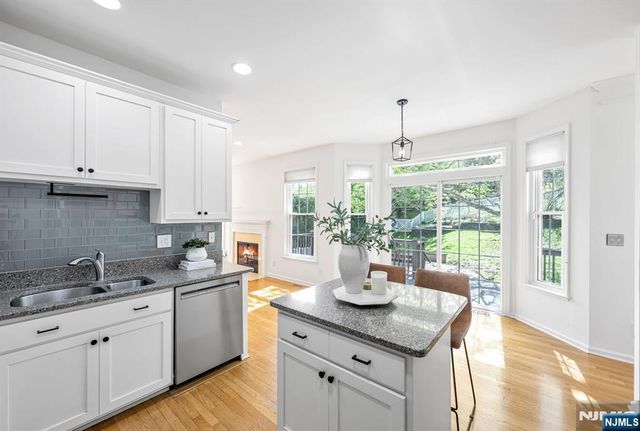 17 Crooked Hill, Oakland, NJ 07436
