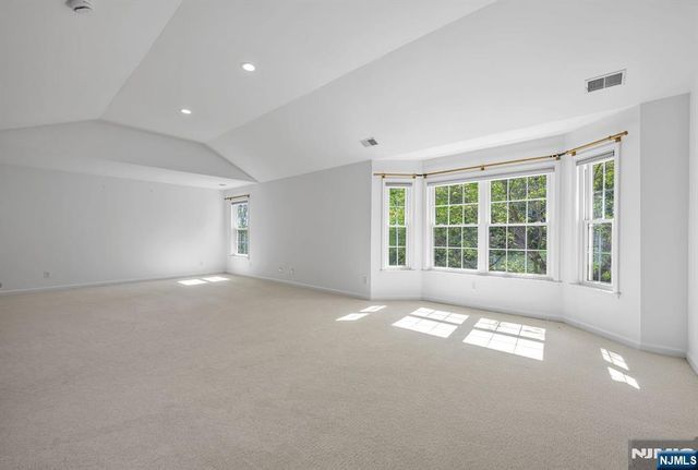 17 Crooked Hill, Oakland, NJ 07436