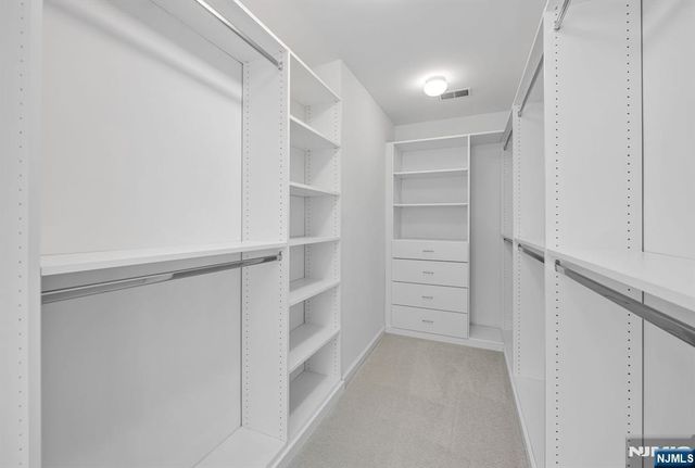 17 Crooked Hill, Oakland, NJ 07436