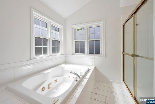 17 Crooked Hill, Oakland, NJ 07436